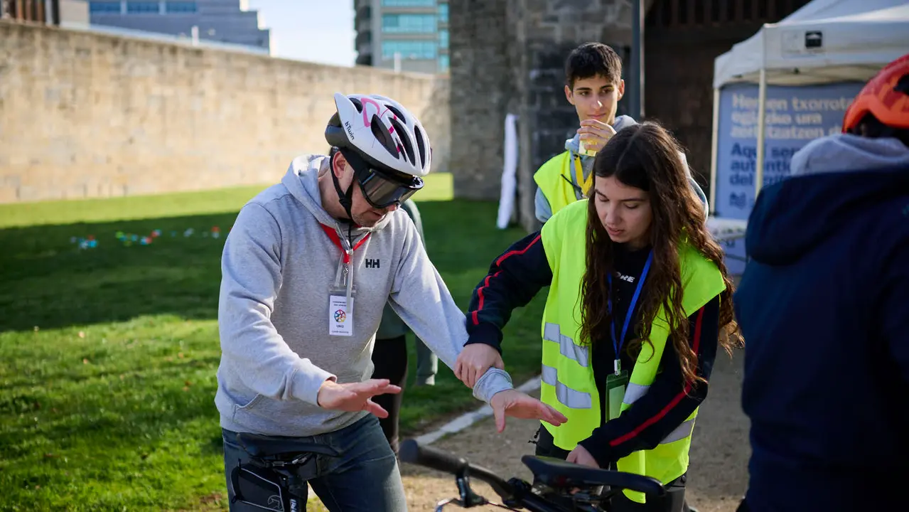 Evento Conexi&oacute;n Social Uni2, un encuentro social y deportivo, organizado por el alumnado del CI Burlada FP, orientado a "visibilizar distintas realidades de discapacidad y exclusi&oacute;n". PABLO LASAOSA