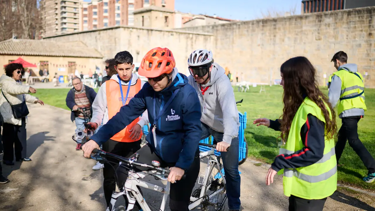 Evento Conexi&oacute;n Social Uni2, un encuentro social y deportivo, organizado por el alumnado del CI Burlada FP, orientado a "visibilizar distintas realidades de discapacidad y exclusi&oacute;n". PABLO LASAOSA