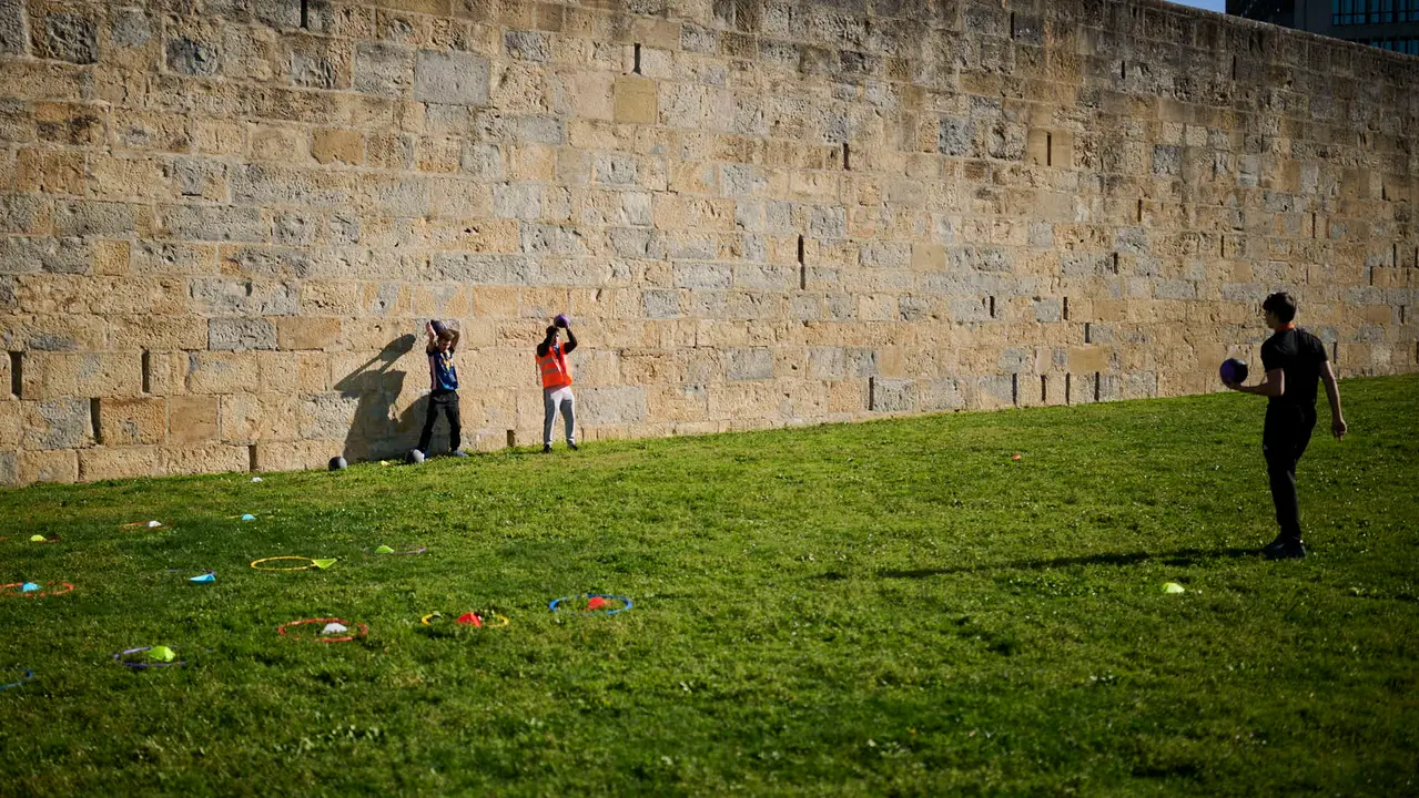 Evento Conexi&oacute;n Social Uni2, un encuentro social y deportivo, organizado por el alumnado del CI Burlada FP, orientado a "visibilizar distintas realidades de discapacidad y exclusi&oacute;n". PABLO LASAOSA