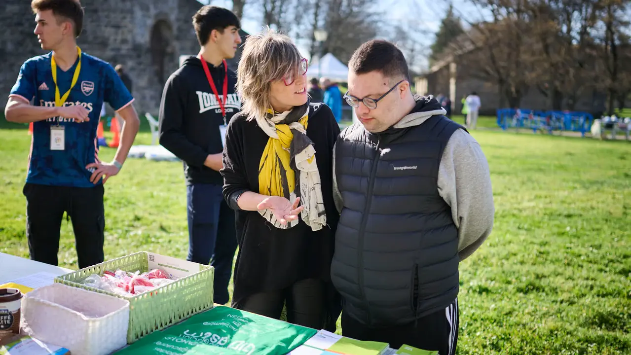 Evento Conexi&oacute;n Social Uni2, un encuentro social y deportivo, organizado por el alumnado del CI Burlada FP, orientado a "visibilizar distintas realidades de discapacidad y exclusi&oacute;n". PABLO LASAOSA