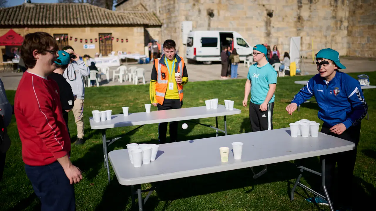 Evento Conexi&oacute;n Social Uni2, un encuentro social y deportivo, organizado por el alumnado del CI Burlada FP, orientado a "visibilizar distintas realidades de discapacidad y exclusi&oacute;n". PABLO LASAOSA