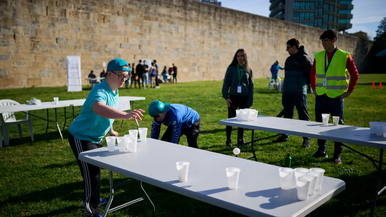 Evento Conexi&oacute;n Social Uni2, un encuentro social y deportivo, organizado por el alumnado del CI Burlada FP, orientado a "visibilizar distintas realidades de discapacidad y exclusi&oacute;n". PABLO LASAOSA