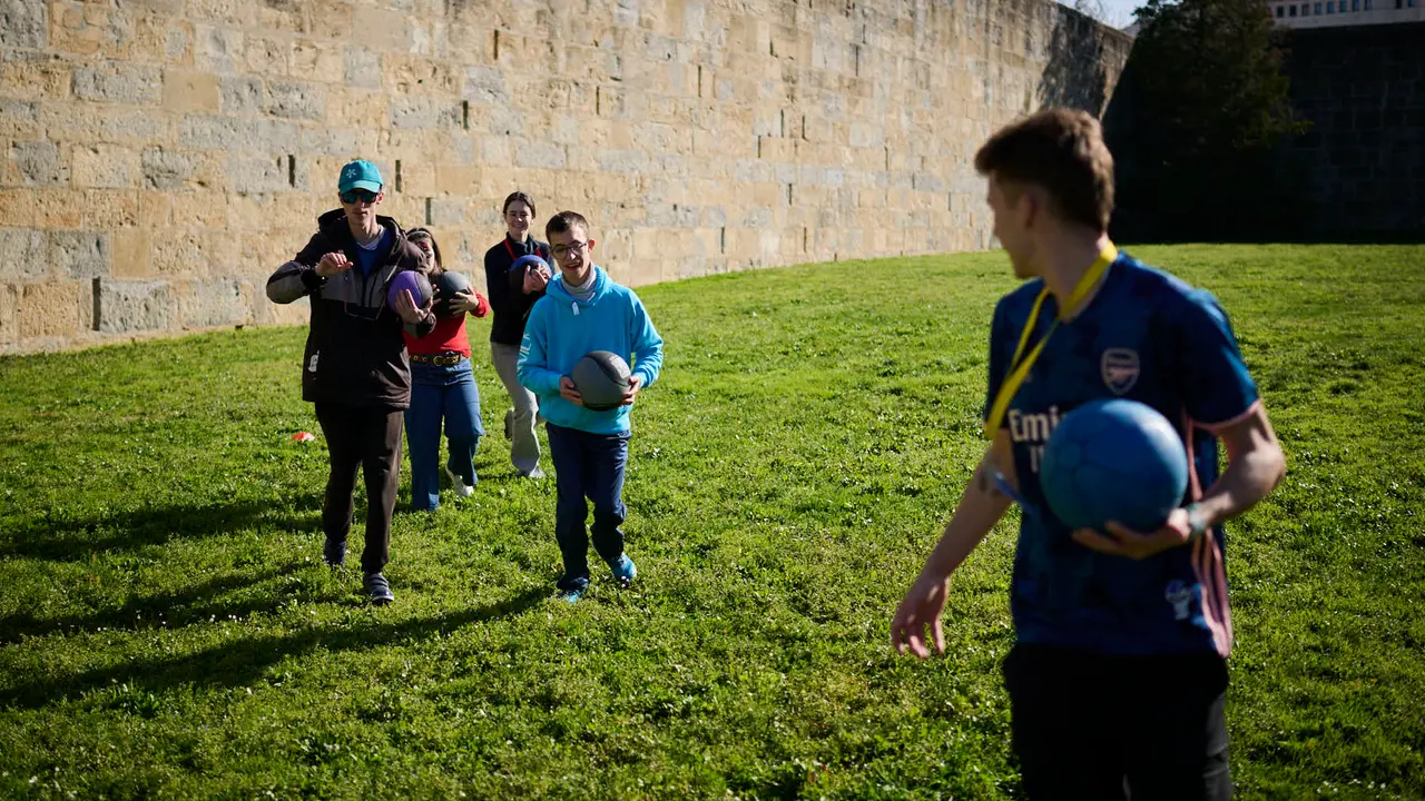 Evento Conexi&oacute;n Social Uni2, un encuentro social y deportivo, organizado por el alumnado del CI Burlada FP, orientado a "visibilizar distintas realidades de discapacidad y exclusi&oacute;n". PABLO LASAOSA