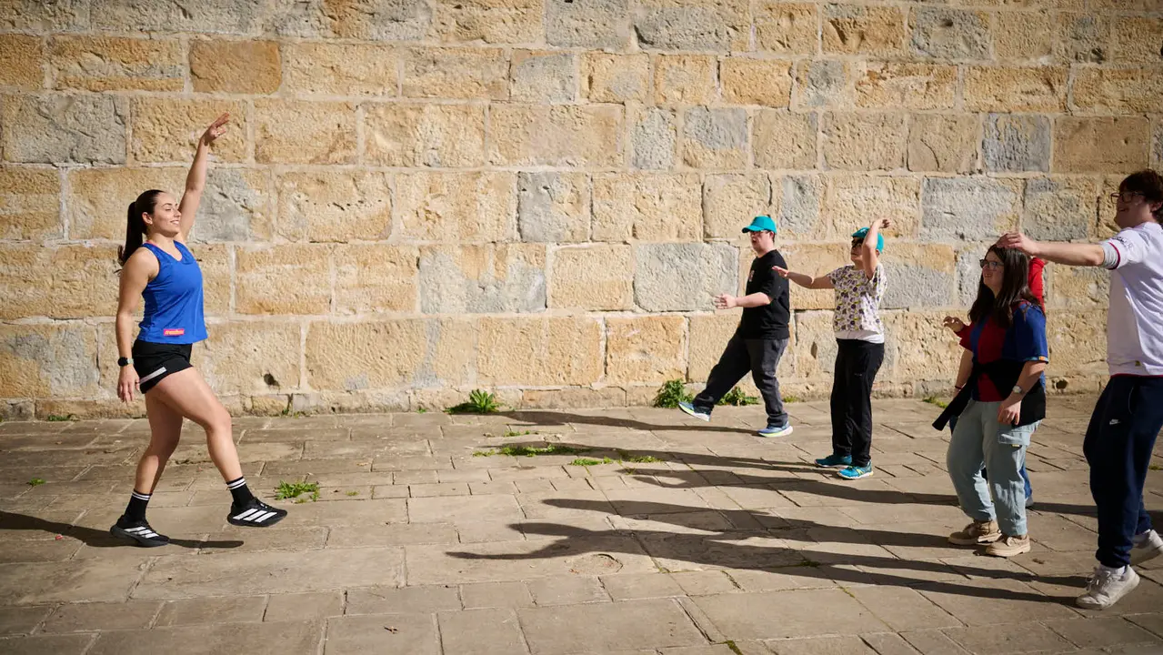 Evento Conexi&oacute;n Social Uni2, un encuentro social y deportivo, organizado por el alumnado del CI Burlada FP, orientado a "visibilizar distintas realidades de discapacidad y exclusi&oacute;n". PABLO LASAOSA