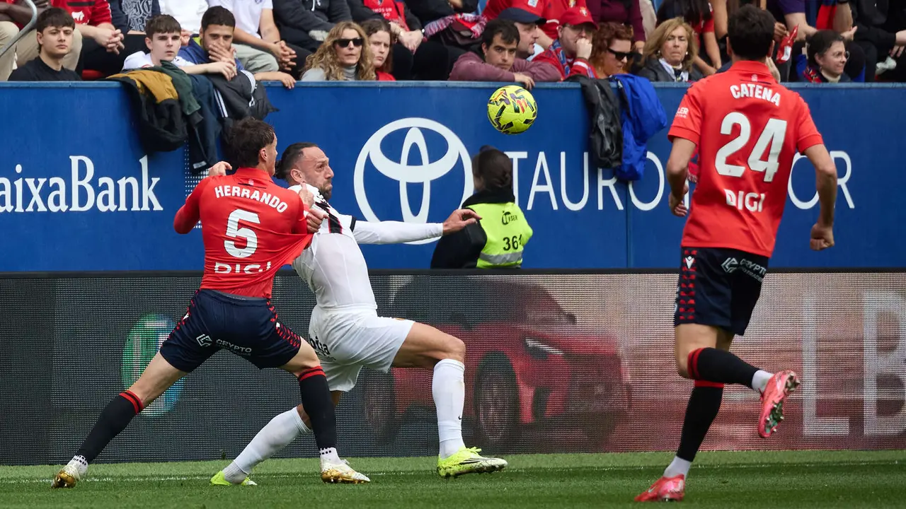 Partido de La Liga EA Sports entre CA Osasuna y RCD Mallorca disputado en el estadio de El Sadar en Pamplona. I&Ntilde;IGO ALZUGARAY
