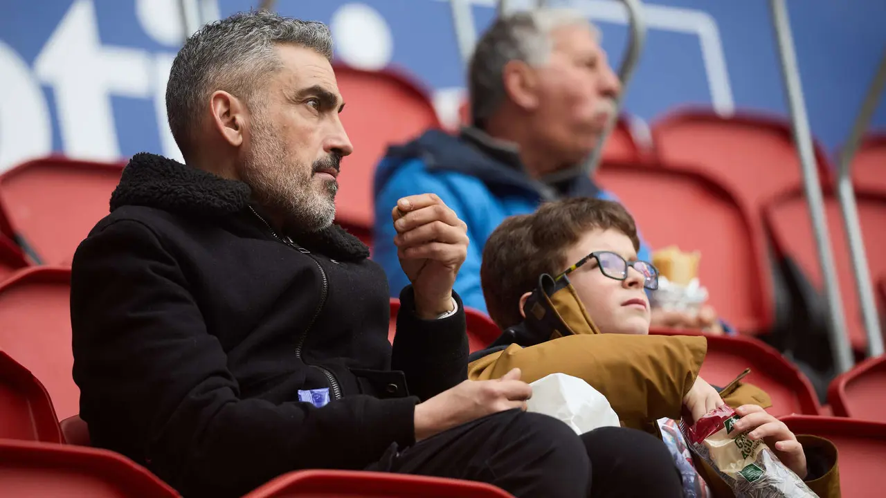 La grada del estadio de El Sadar durante el partido de La Liga EA Sports entre CA Osasuna y RCD Mallorca disputado en Pamplona. I&Ntilde;IGO ALZUGARAY