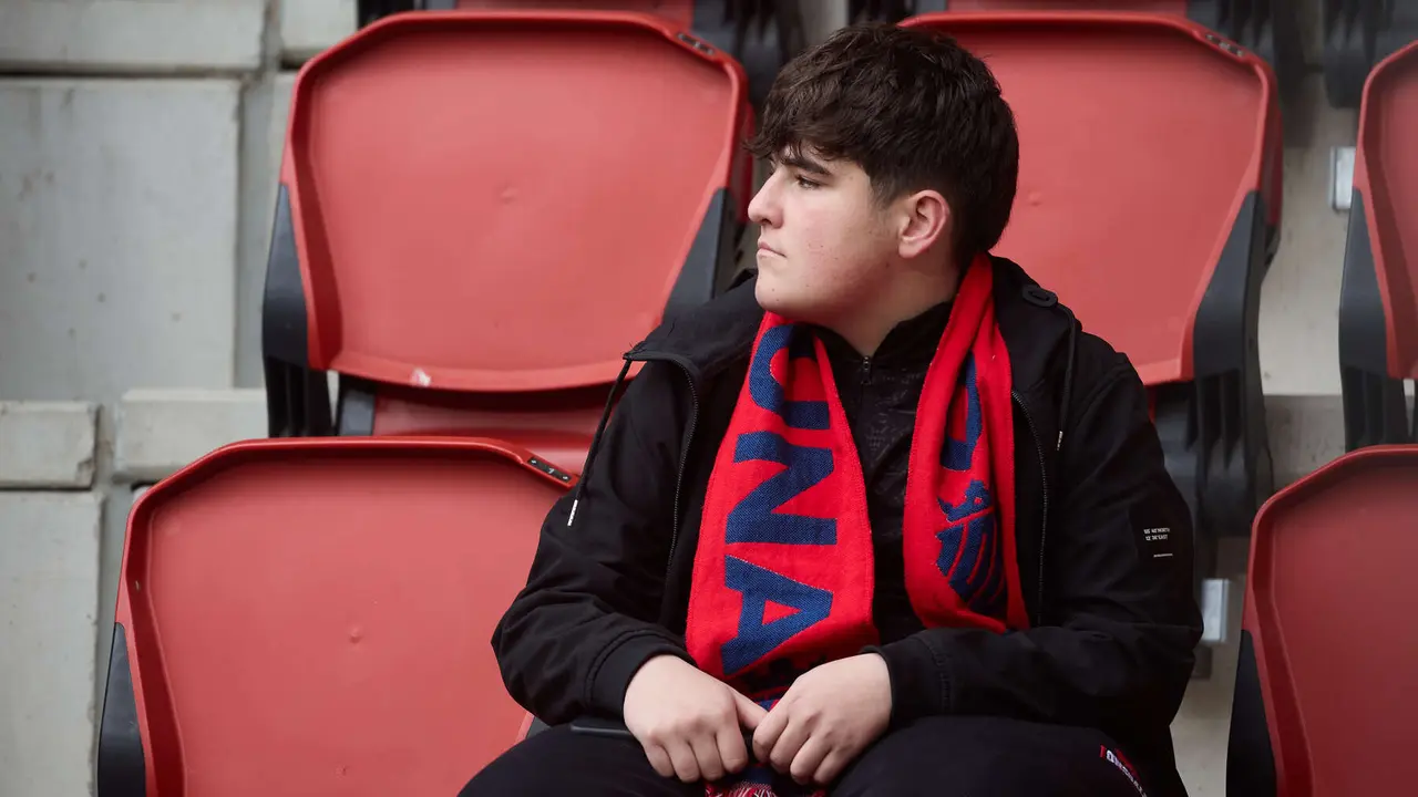 La grada del estadio de El Sadar durante el partido de La Liga EA Sports entre CA Osasuna y RCD Mallorca disputado en Pamplona. I&Ntilde;IGO ALZUGARAY