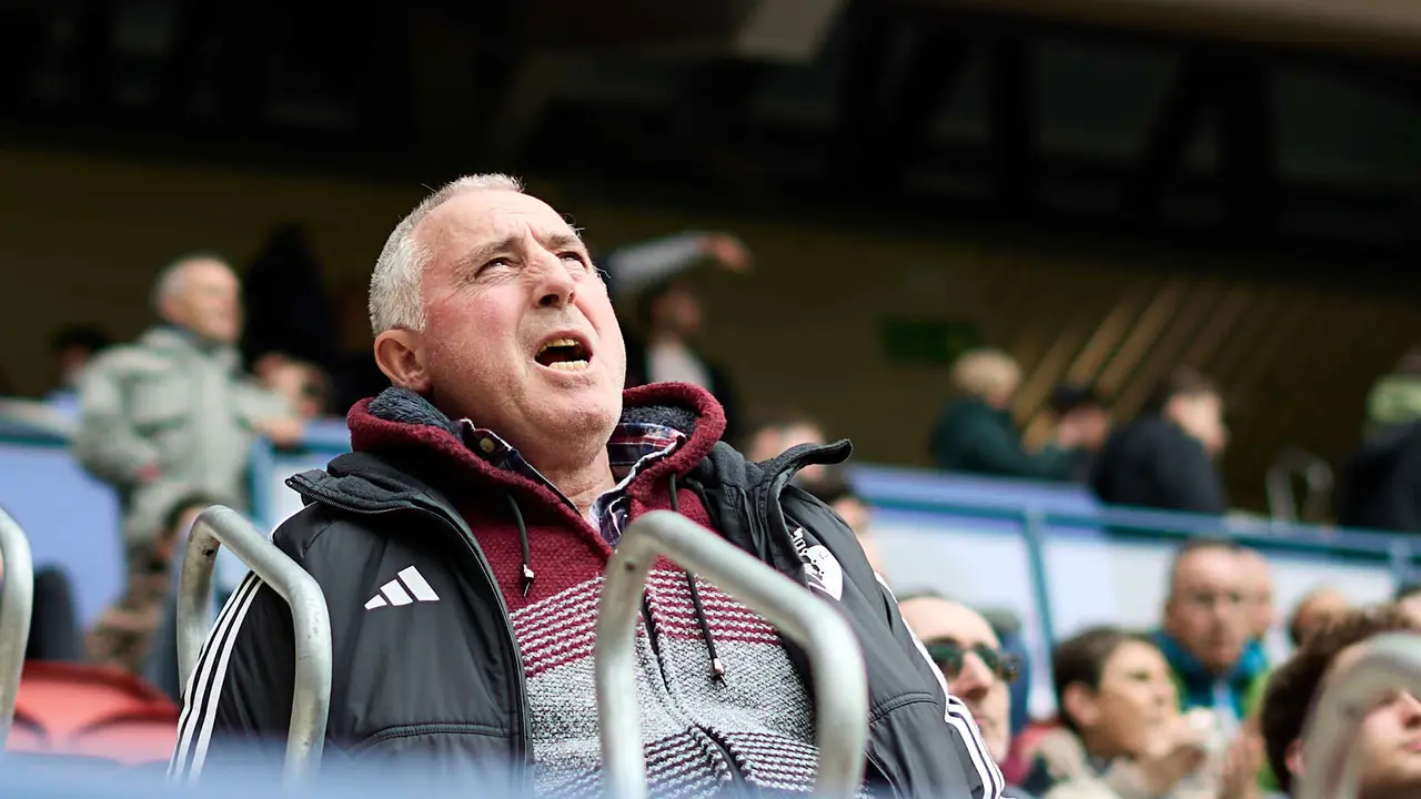 La grada del estadio de El Sadar durante el partido de La Liga EA Sports entre CA Osasuna y RCD Mallorca disputado en Pamplona. I&Ntilde;IGO ALZUGARAY