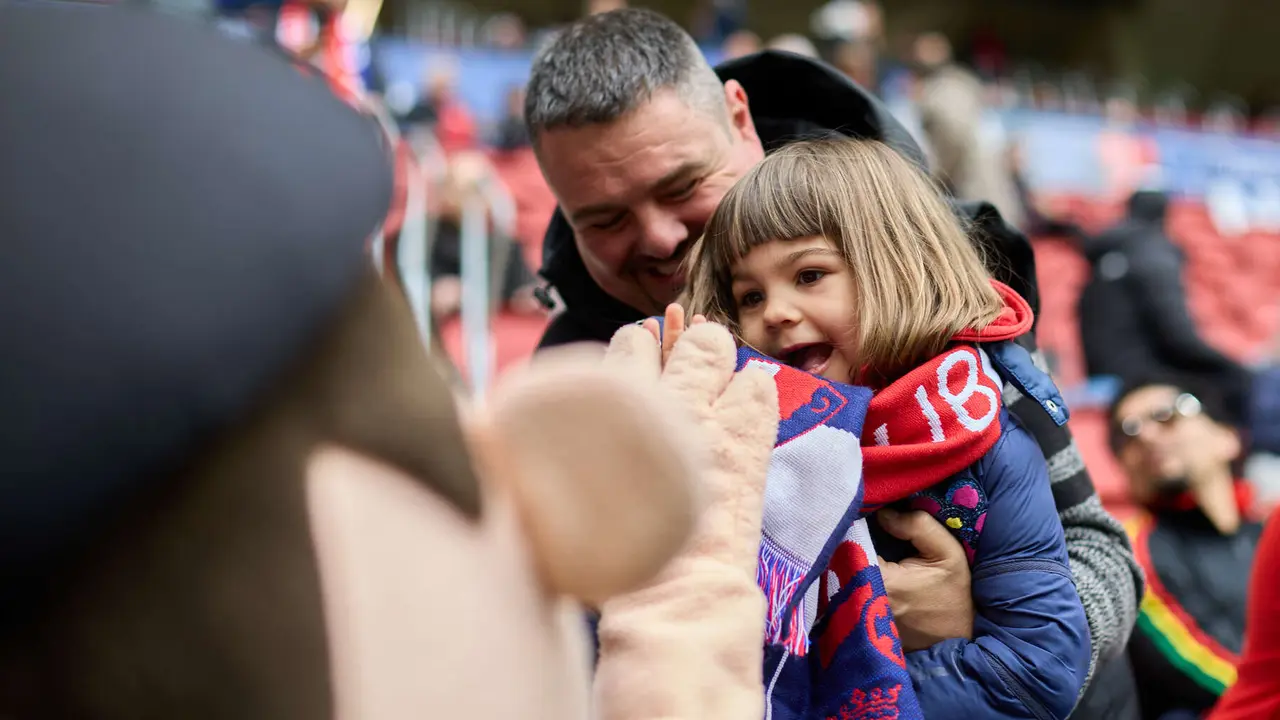 La grada del estadio de El Sadar durante el partido de La Liga EA Sports entre CA Osasuna y RCD Mallorca disputado en Pamplona. I&Ntilde;IGO ALZUGARAY