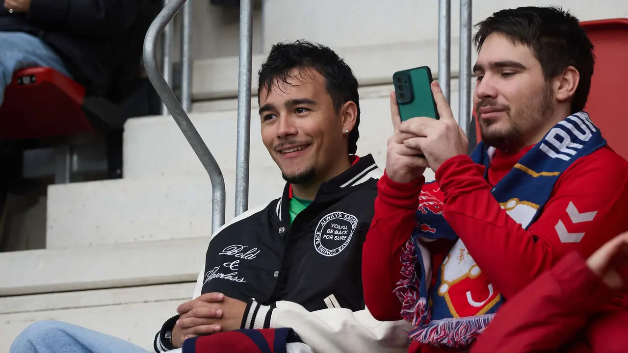La grada del estadio de El Sadar durante el partido de La Liga EA Sports entre CA Osasuna y RCD Mallorca disputado en Pamplona. I&Ntilde;IGO ALZUGARAY