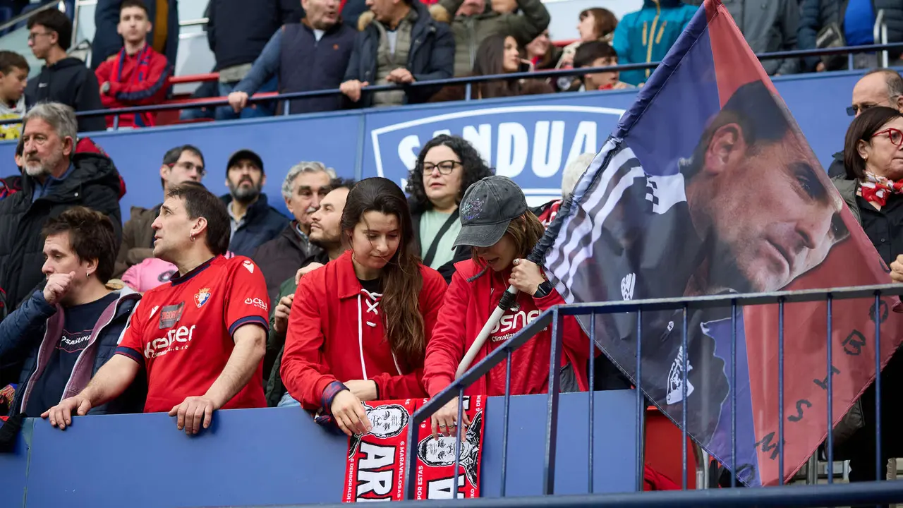La grada del estadio de El Sadar durante el partido de La Liga EA Sports entre CA Osasuna y RCD Mallorca disputado en Pamplona. I&Ntilde;IGO ALZUGARAY