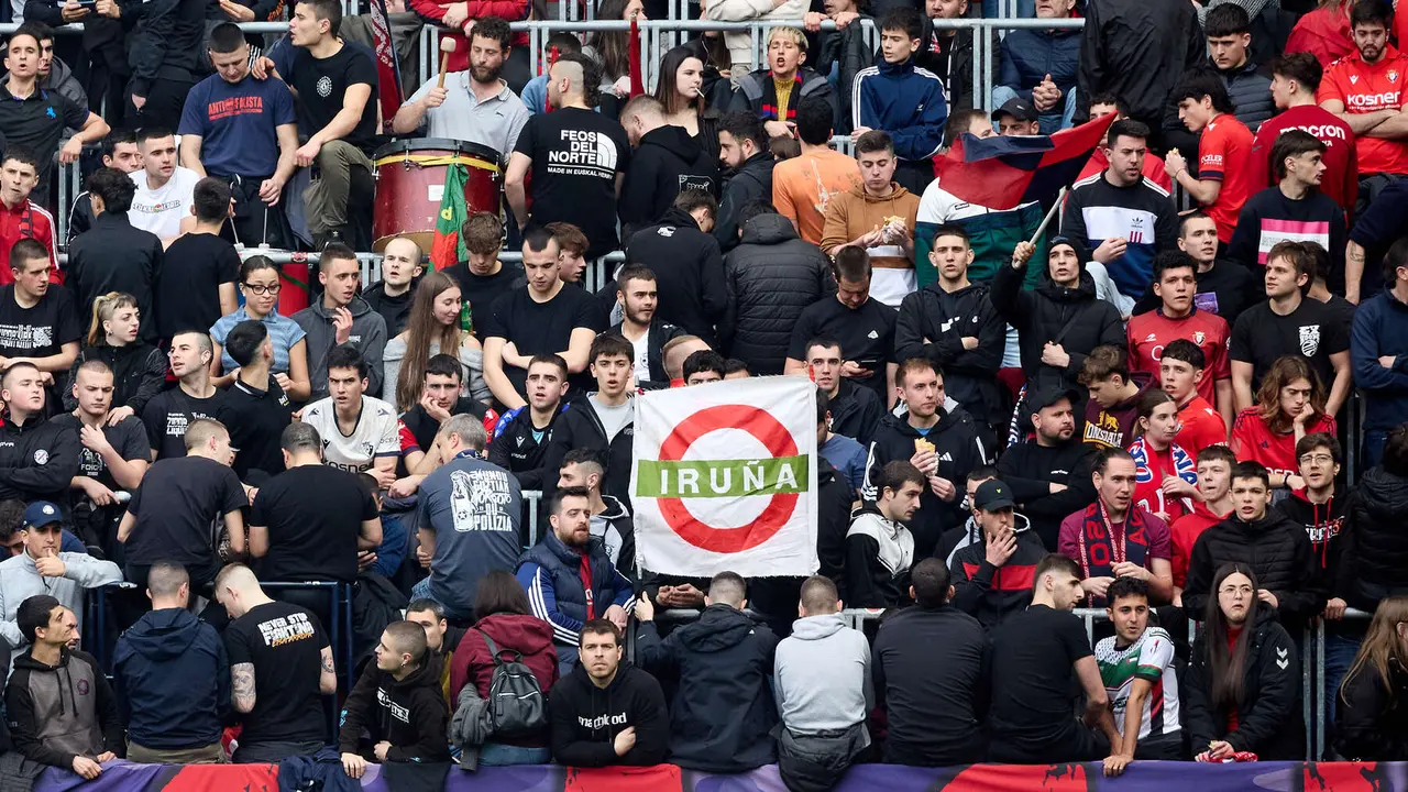 La grada del estadio de El Sadar durante el partido de La Liga EA Sports entre CA Osasuna y RCD Mallorca disputado en Pamplona. I&Ntilde;IGO ALZUGARAY