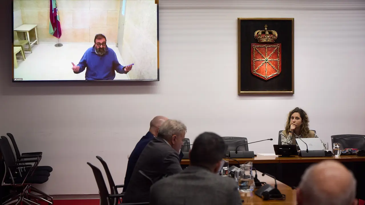 Comisi&oacute;n de investigaci&oacute;n sobre licitaci&oacute;n y adjudicaci&oacute;n de obras p&uacute;blicas del Gobierno de Navarra con la comparecencia de Koldo Garc&iacute;a por videoconferencia desde la prisi&oacute;n de Soto del Real. I&Ntilde;IGO ALZUGARAY