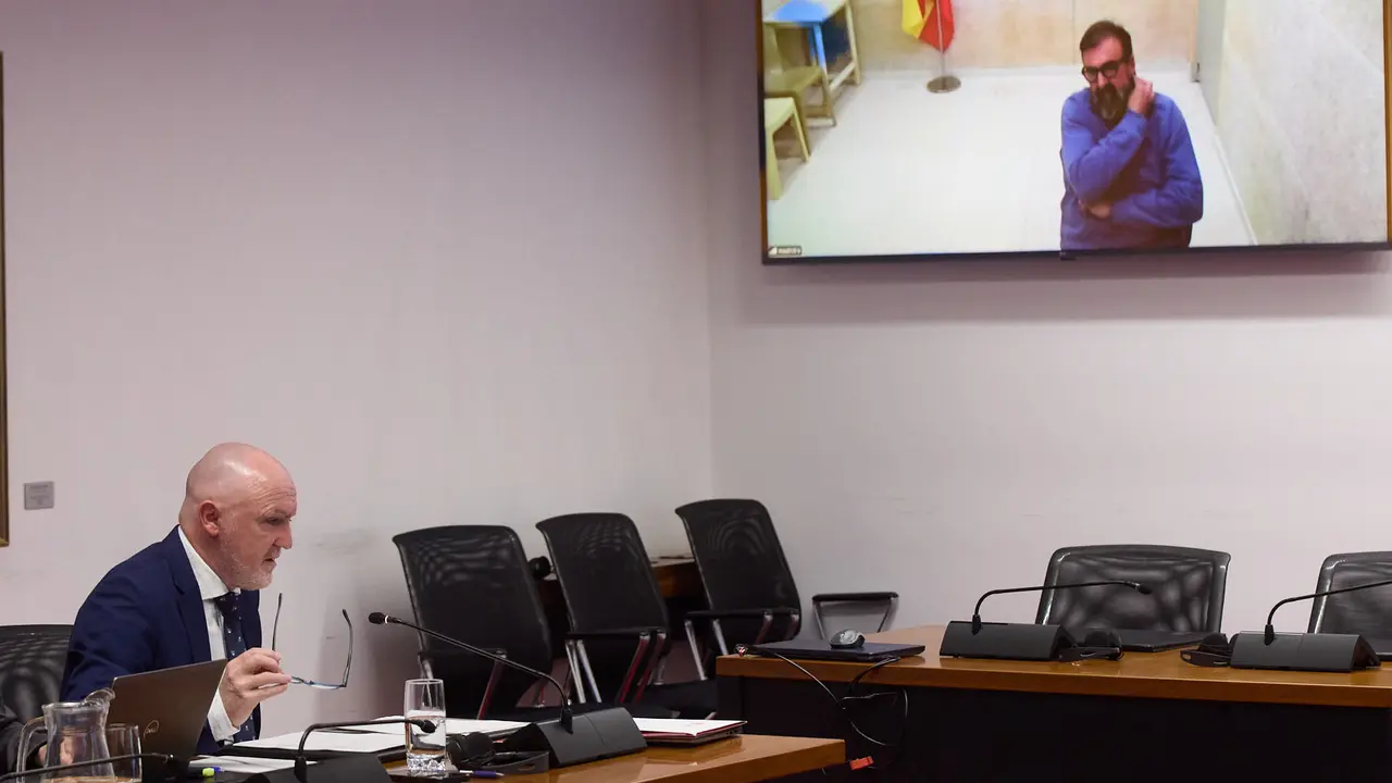 Comisi&oacute;n de investigaci&oacute;n sobre licitaci&oacute;n y adjudicaci&oacute;n de obras p&uacute;blicas del Gobierno de Navarra con la comparecencia de Koldo Garc&iacute;a por videoconferencia desde la prisi&oacute;n de Soto del Real. I&Ntilde;IGO ALZUGARAY