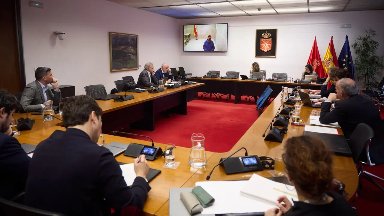 Comisi&oacute;n de investigaci&oacute;n sobre licitaci&oacute;n y adjudicaci&oacute;n de obras p&uacute;blicas del Gobierno de Navarra con la comparecencia de Koldo Garc&iacute;a por videoconferencia desde la prisi&oacute;n de Soto del Real. I&Ntilde;IGO ALZUGARAY