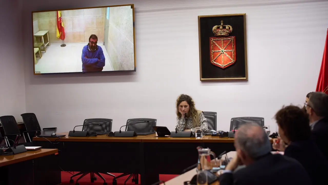 Comisi&oacute;n de investigaci&oacute;n sobre licitaci&oacute;n y adjudicaci&oacute;n de obras p&uacute;blicas del Gobierno de Navarra con la comparecencia de Koldo Garc&iacute;a por videoconferencia desde la prisi&oacute;n de Soto del Real. I&Ntilde;IGO ALZUGARAY