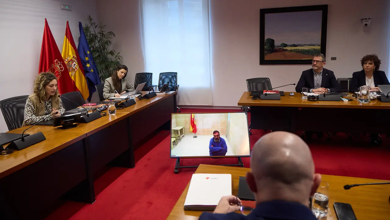 Comisi&oacute;n de investigaci&oacute;n sobre licitaci&oacute;n y adjudicaci&oacute;n de obras p&uacute;blicas del Gobierno de Navarra con la comparecencia de Koldo Garc&iacute;a por videoconferencia desde la prisi&oacute;n de Soto del Real. I&Ntilde;IGO ALZUGARAY