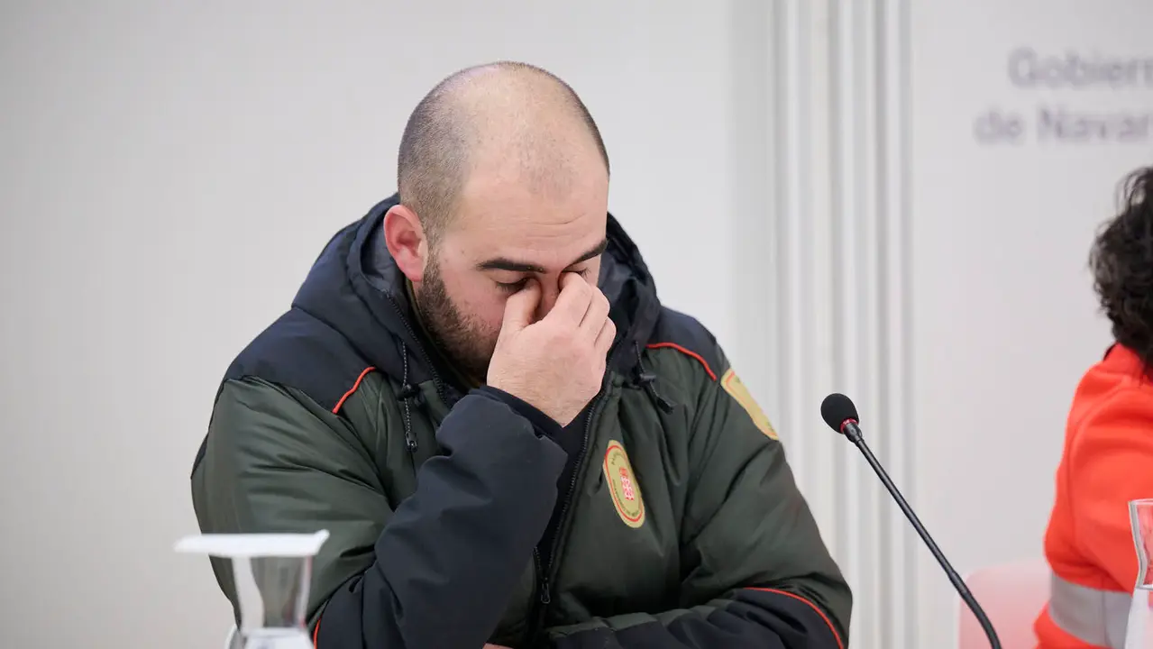 La Presidenta de Navarra participa junto al alcalde de Paiporta en un acto de reconocimiento a los efectivos de los servicios de emergencias del Gobierno de Navarra que ayudaron tras la DANA Sala de usos m&uacute;ltiples del Palacio de Navarra. PABLO LASAOSA