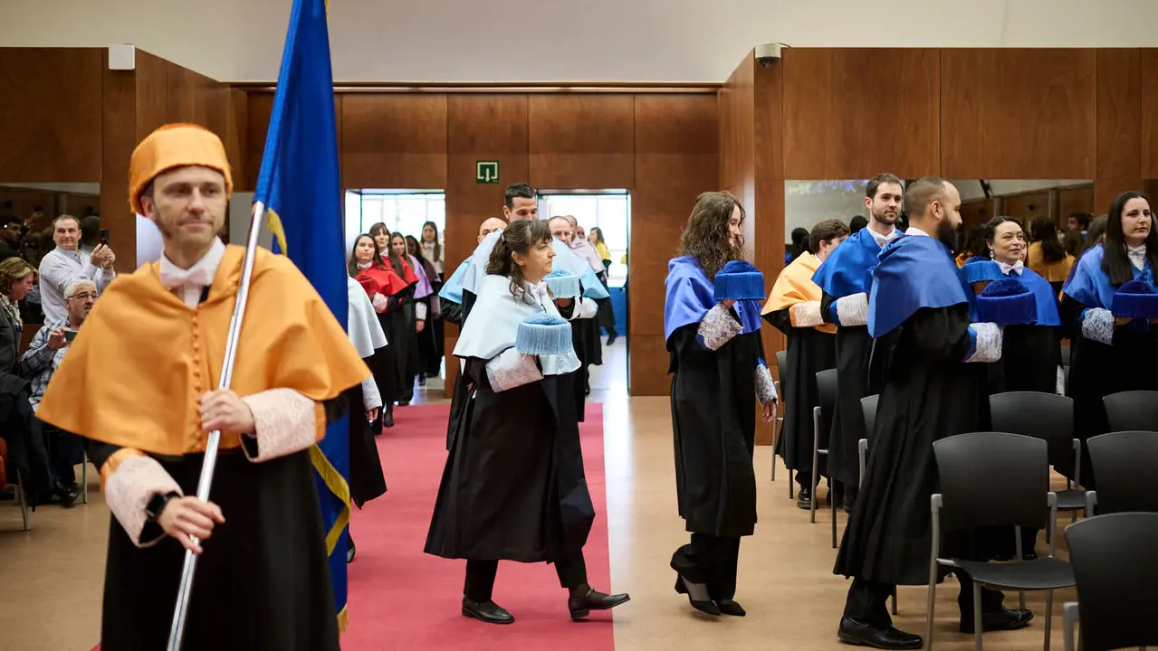 La UPNA celebra el acto acad&eacute;mico de investidura de los nuevos doctores y doctoras que han le&iacute;do su tesis en los &uacute;ltimos dos a&ntilde;os. PABLO LASAOSA
