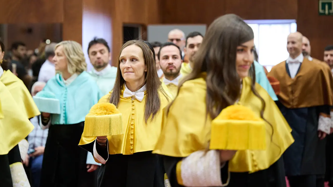 La UPNA celebra el acto acad&eacute;mico de investidura de los nuevos doctores y doctoras que han le&iacute;do su tesis en los &uacute;ltimos dos a&ntilde;os. PABLO LASAOSA
