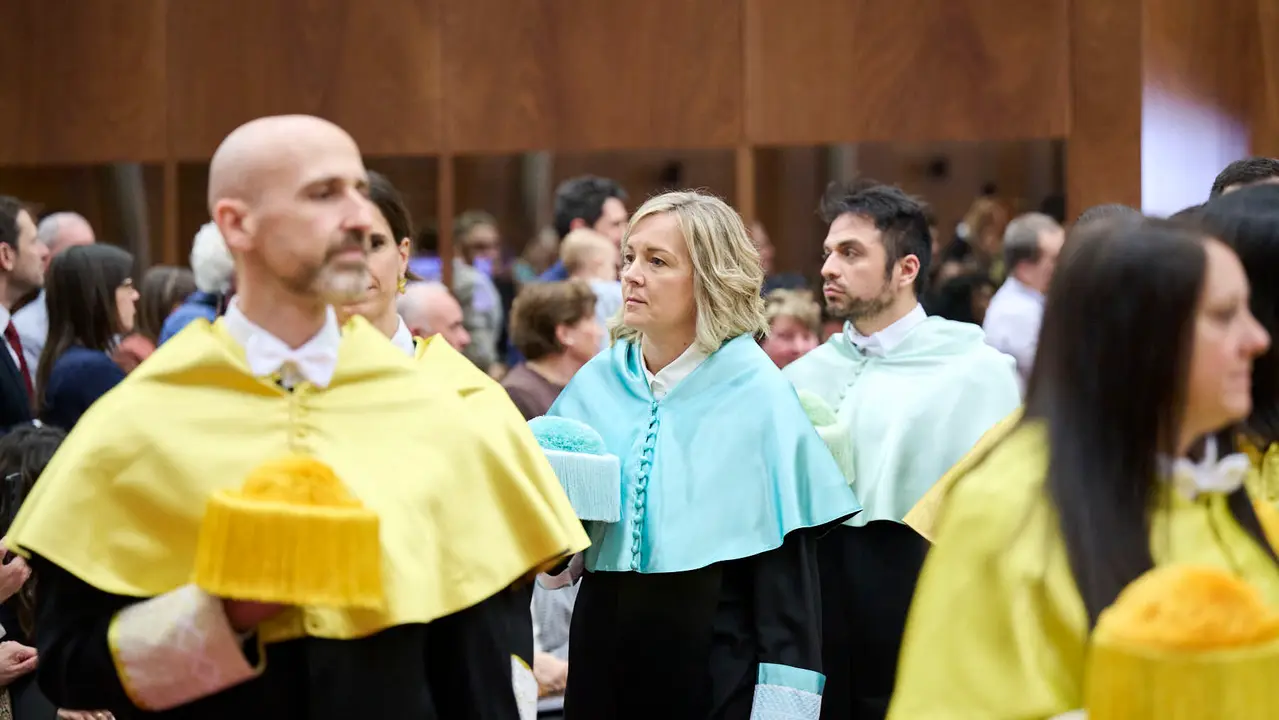 La UPNA celebra el acto acad&eacute;mico de investidura de los nuevos doctores y doctoras que han le&iacute;do su tesis en los &uacute;ltimos dos a&ntilde;os. PABLO LASAOSA