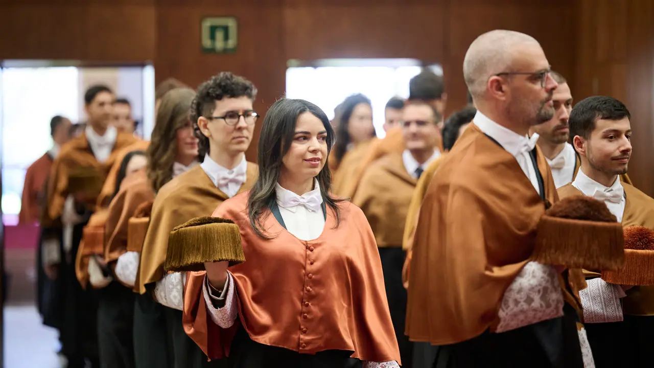 La UPNA celebra el acto acad&eacute;mico de investidura de los nuevos doctores y doctoras que han le&iacute;do su tesis en los &uacute;ltimos dos a&ntilde;os. PABLO LASAOSA