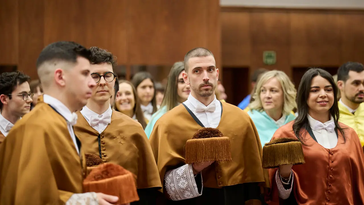 La UPNA celebra el acto acad&eacute;mico de investidura de los nuevos doctores y doctoras que han le&iacute;do su tesis en los &uacute;ltimos dos a&ntilde;os. PABLO LASAOSA