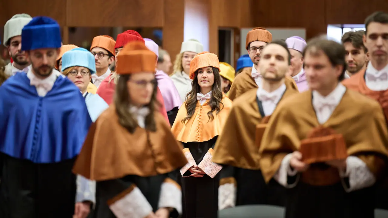 La UPNA celebra el acto acad&eacute;mico de investidura de los nuevos doctores y doctoras que han le&iacute;do su tesis en los &uacute;ltimos dos a&ntilde;os. PABLO LASAOSA