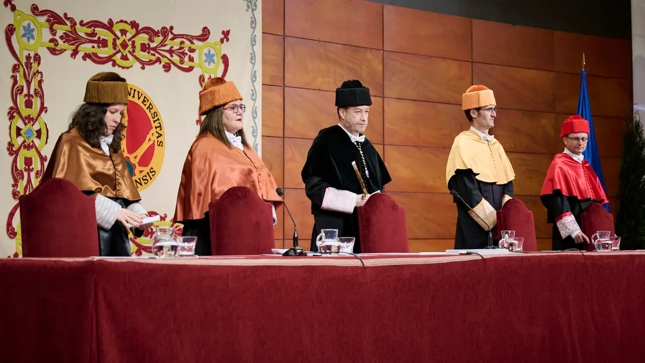 La UPNA celebra el acto acad&eacute;mico de investidura de los nuevos doctores y doctoras que han le&iacute;do su tesis en los &uacute;ltimos dos a&ntilde;os. PABLO LASAOSA