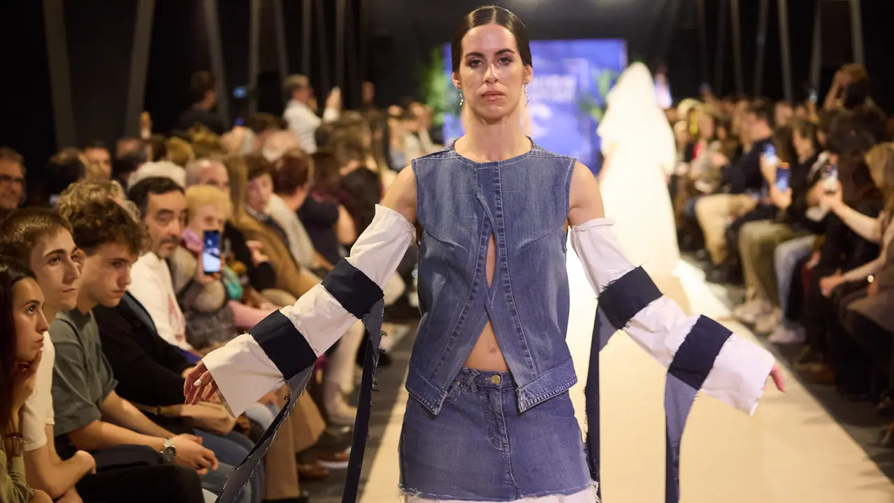 V edici&oacute;n del Fashion Creative, desfile de moda de los alumnos de Dise&ntilde;o de Moda de Creanavarra, en el pabell&oacute;n Navarra Arena de Pamplona. I&Ntilde;IGO ALZUGARAY