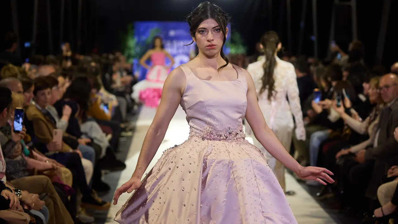 V edici&oacute;n del Fashion Creative, desfile de moda de los alumnos de Dise&ntilde;o de Moda de Creanavarra, en el pabell&oacute;n Navarra Arena de Pamplona. I&Ntilde;IGO ALZUGARAY
