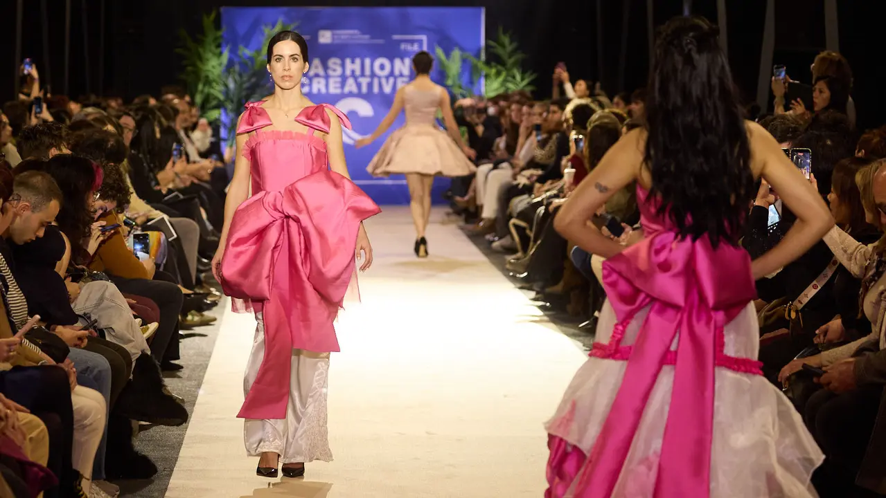V edici&oacute;n del Fashion Creative, desfile de moda de los alumnos de Dise&ntilde;o de Moda de Creanavarra, en el pabell&oacute;n Navarra Arena de Pamplona. I&Ntilde;IGO ALZUGARAY