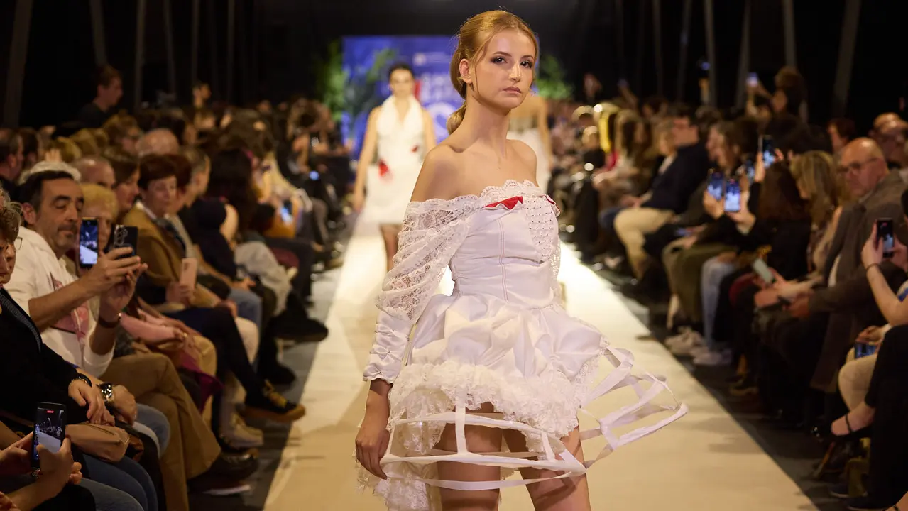 V edici&oacute;n del Fashion Creative, desfile de moda de los alumnos de Dise&ntilde;o de Moda de Creanavarra, en el pabell&oacute;n Navarra Arena de Pamplona. I&Ntilde;IGO ALZUGARAY
