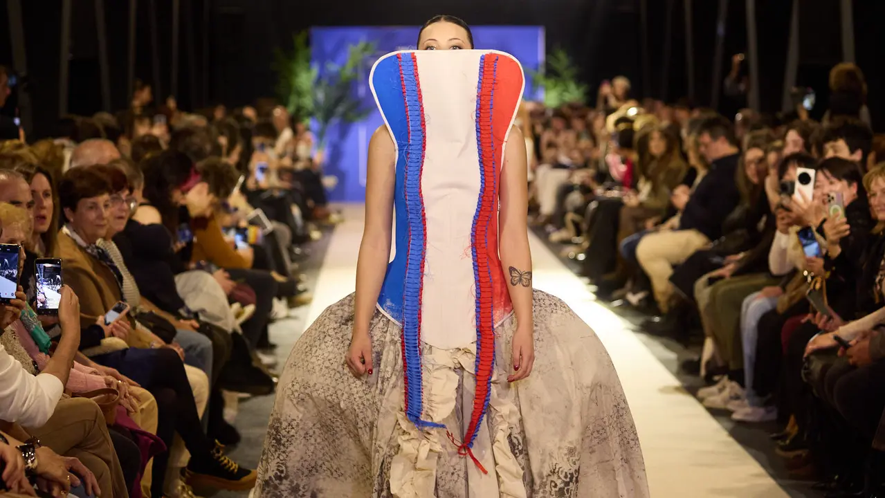 V edici&oacute;n del Fashion Creative, desfile de moda de los alumnos de Dise&ntilde;o de Moda de Creanavarra, en el pabell&oacute;n Navarra Arena de Pamplona. I&Ntilde;IGO ALZUGARAY