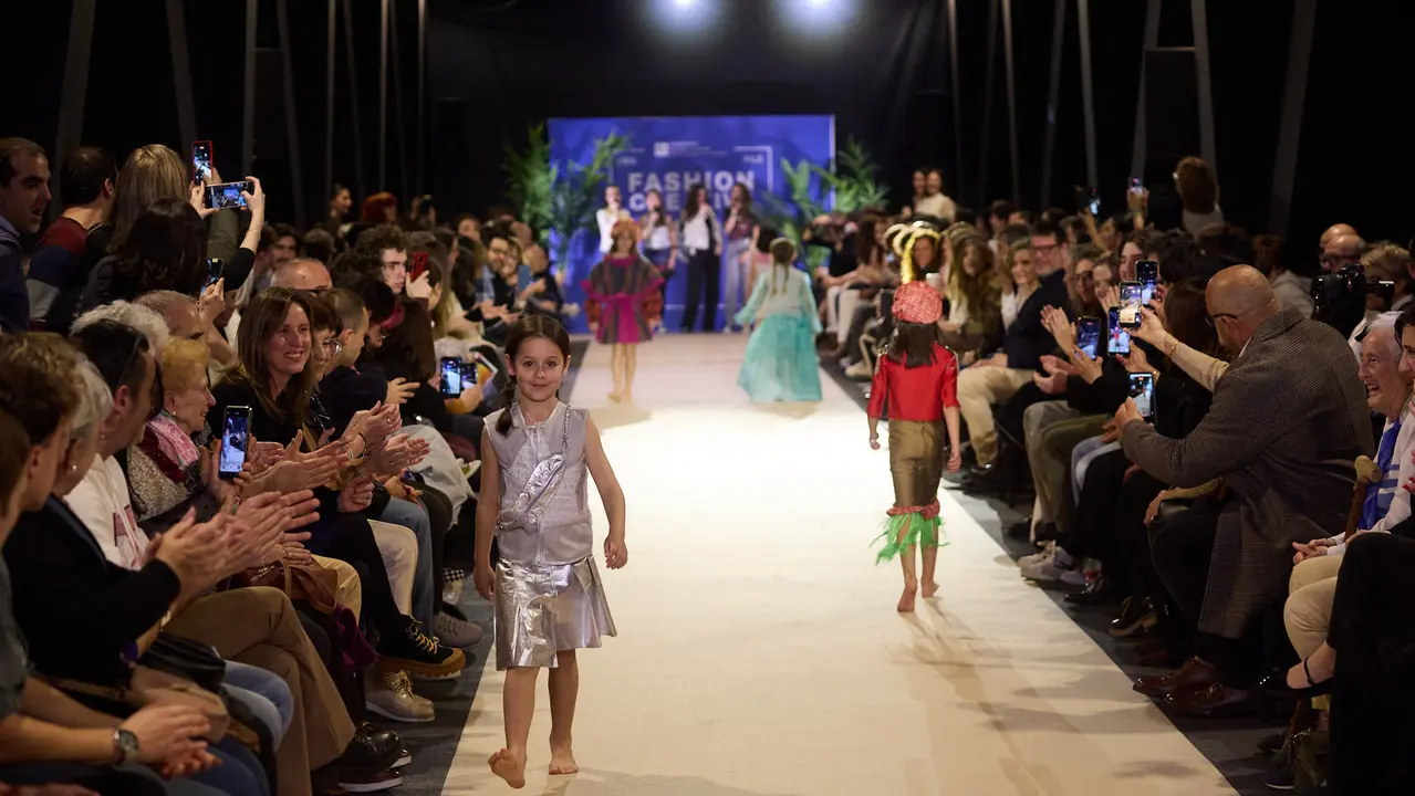 V edici&oacute;n del Fashion Creative, desfile de moda de los alumnos de Dise&ntilde;o de Moda de Creanavarra, en el pabell&oacute;n Navarra Arena de Pamplona. I&Ntilde;IGO ALZUGARAY