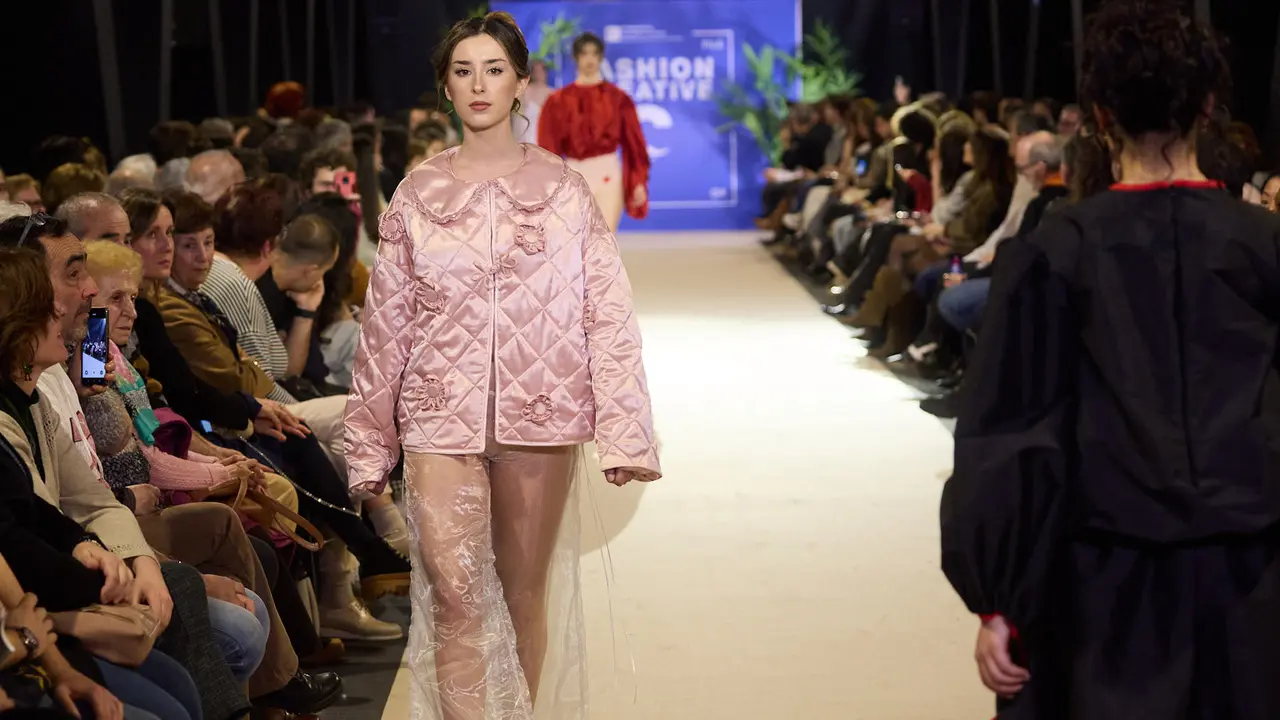 V edici&oacute;n del Fashion Creative, desfile de moda de los alumnos de Dise&ntilde;o de Moda de Creanavarra, en el pabell&oacute;n Navarra Arena de Pamplona. I&Ntilde;IGO ALZUGARAY