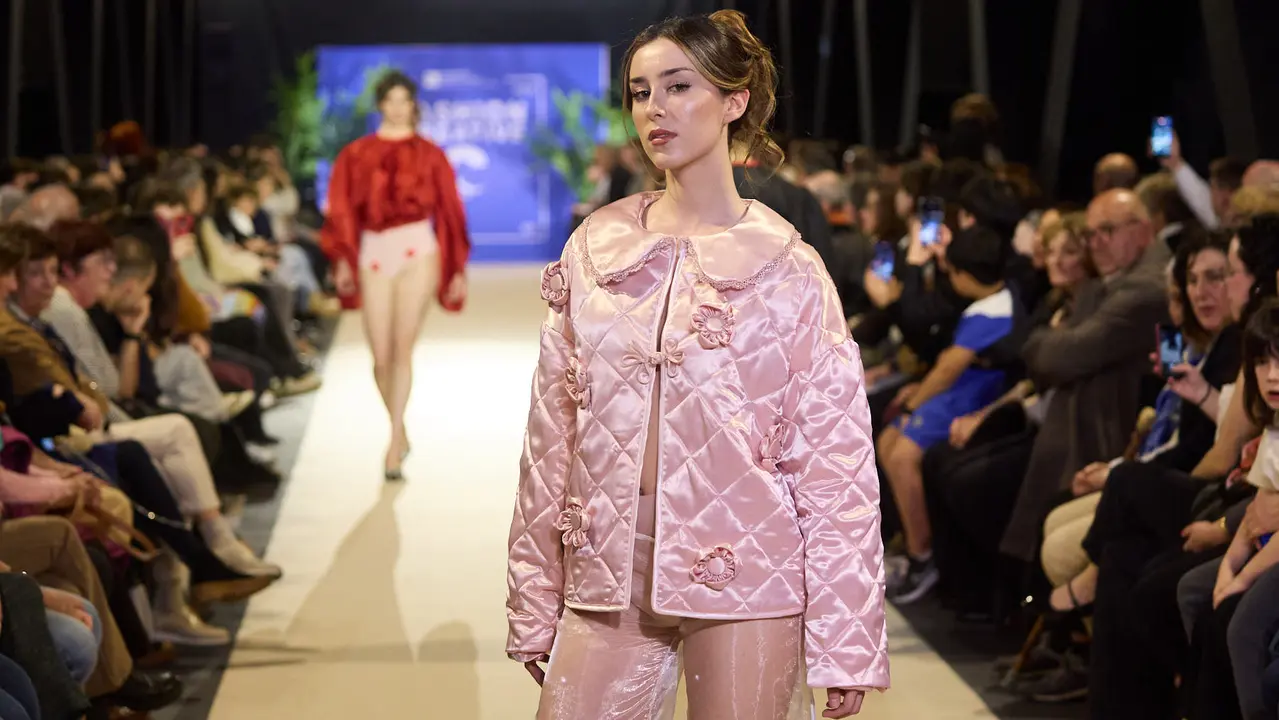 V edici&oacute;n del Fashion Creative, desfile de moda de los alumnos de Dise&ntilde;o de Moda de Creanavarra, en el pabell&oacute;n Navarra Arena de Pamplona. I&Ntilde;IGO ALZUGARAY
