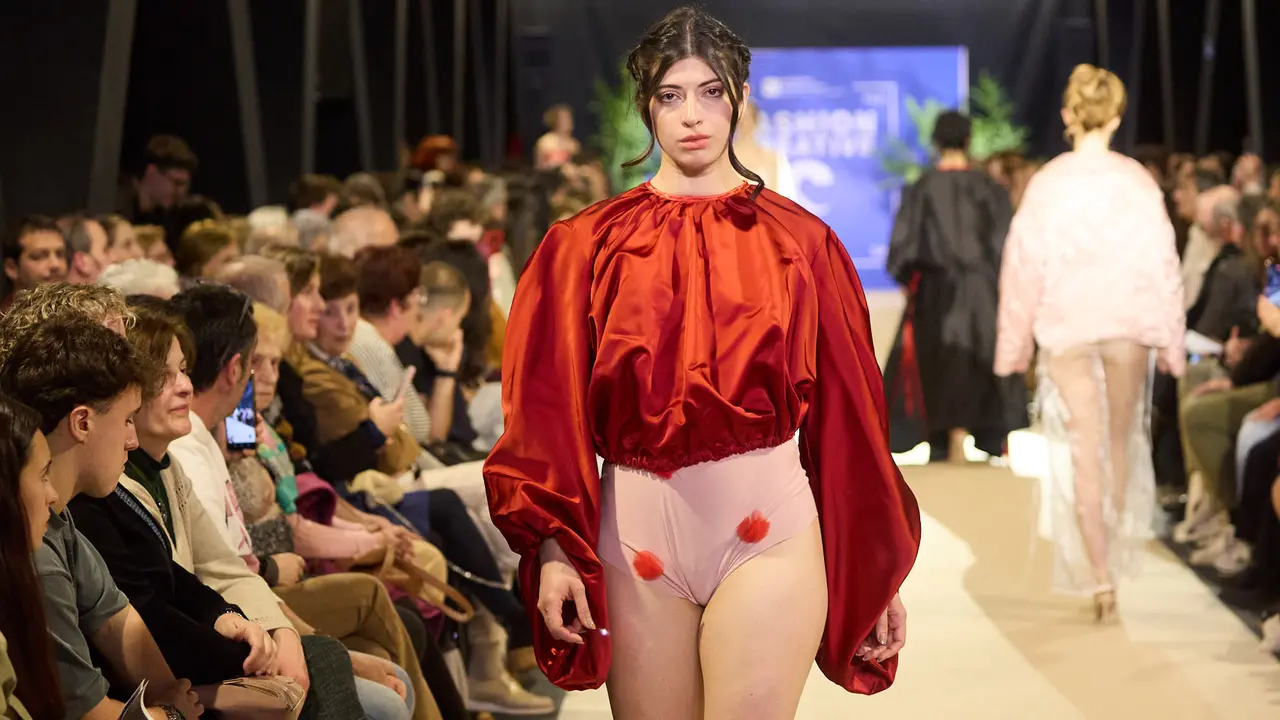 V edici&oacute;n del Fashion Creative, desfile de moda de los alumnos de Dise&ntilde;o de Moda de Creanavarra, en el pabell&oacute;n Navarra Arena de Pamplona. I&Ntilde;IGO ALZUGARAY