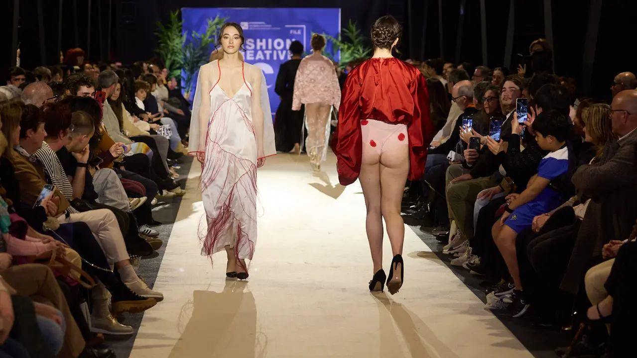 V edici&oacute;n del Fashion Creative, desfile de moda de los alumnos de Dise&ntilde;o de Moda de Creanavarra, en el pabell&oacute;n Navarra Arena de Pamplona. I&Ntilde;IGO ALZUGARAY