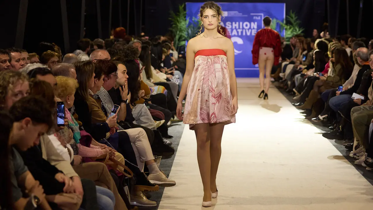 V edici&oacute;n del Fashion Creative, desfile de moda de los alumnos de Dise&ntilde;o de Moda de Creanavarra, en el pabell&oacute;n Navarra Arena de Pamplona. I&Ntilde;IGO ALZUGARAY