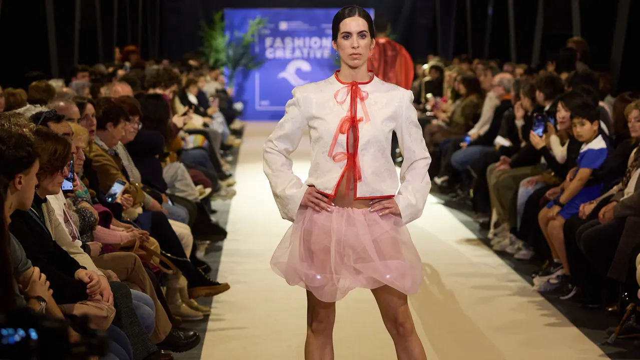 V edici&oacute;n del Fashion Creative, desfile de moda de los alumnos de Dise&ntilde;o de Moda de Creanavarra, en el pabell&oacute;n Navarra Arena de Pamplona. I&Ntilde;IGO ALZUGARAY