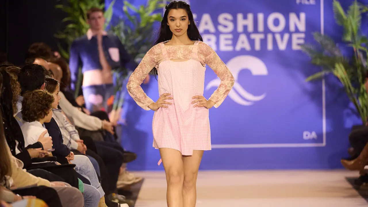 V edici&oacute;n del Fashion Creative, desfile de moda de los alumnos de Dise&ntilde;o de Moda de Creanavarra, en el pabell&oacute;n Navarra Arena de Pamplona. I&Ntilde;IGO ALZUGARAY
