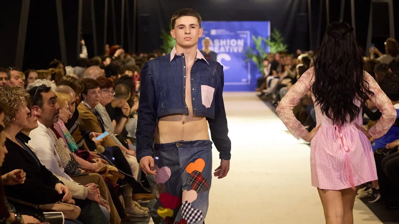 V edici&oacute;n del Fashion Creative, desfile de moda de los alumnos de Dise&ntilde;o de Moda de Creanavarra, en el pabell&oacute;n Navarra Arena de Pamplona. I&Ntilde;IGO ALZUGARAY