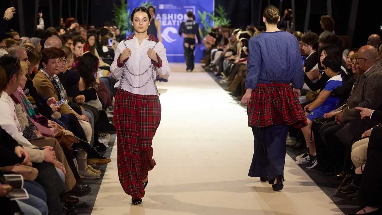 V edici&oacute;n del Fashion Creative, desfile de moda de los alumnos de Dise&ntilde;o de Moda de Creanavarra, en el pabell&oacute;n Navarra Arena de Pamplona. I&Ntilde;IGO ALZUGARAY