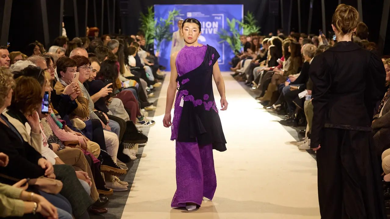 V edici&oacute;n del Fashion Creative, desfile de moda de los alumnos de Dise&ntilde;o de Moda de Creanavarra, en el pabell&oacute;n Navarra Arena de Pamplona. I&Ntilde;IGO ALZUGARAY