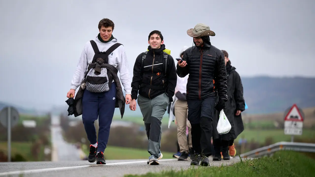 Miles de personas peregrinan a Javier durante la segunda Javierada de 2026. PABLO LASAOSA