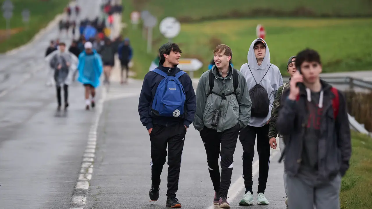 Miles de personas peregrinan a Javier durante la segunda Javierada de 2026. PABLO LASAOSA