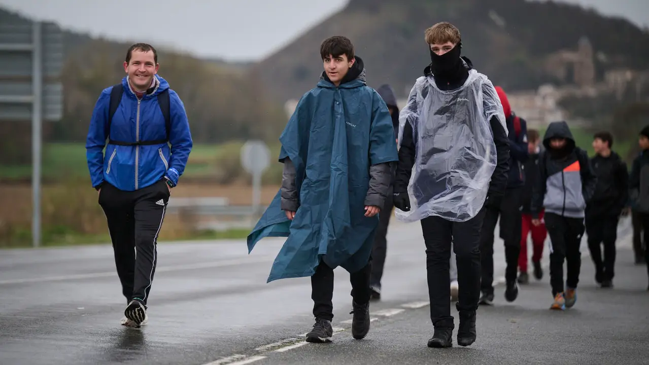 Miles de personas peregrinan a Javier durante la segunda Javierada de 2026. PABLO LASAOSA