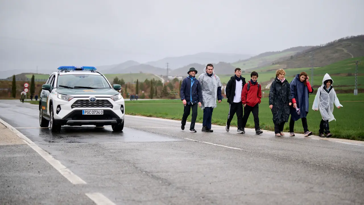 Miles de personas peregrinan a Javier durante la segunda Javierada de 2026. PABLO LASAOSA
