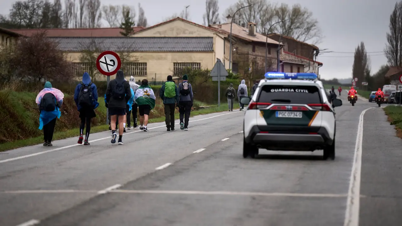 Miles de personas peregrinan a Javier durante la segunda Javierada de 2026. PABLO LASAOSA